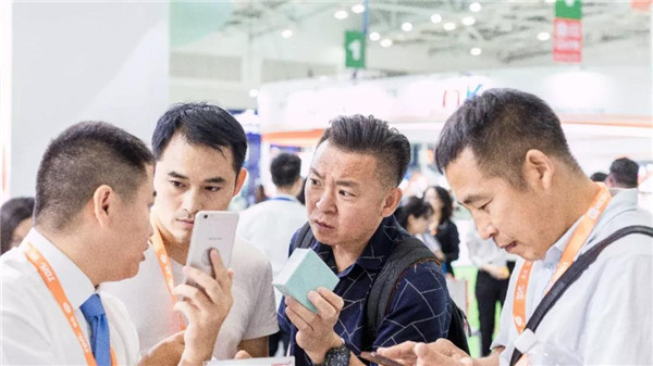 專業講解團隊為咨詢人士進行了耐心解說